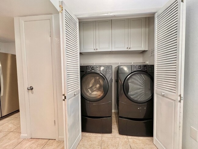 Building Photo - PRICE REDUCED!  Stylish 2 BR 2 BA Condo w/ Modern Amenities & Prime Parking!