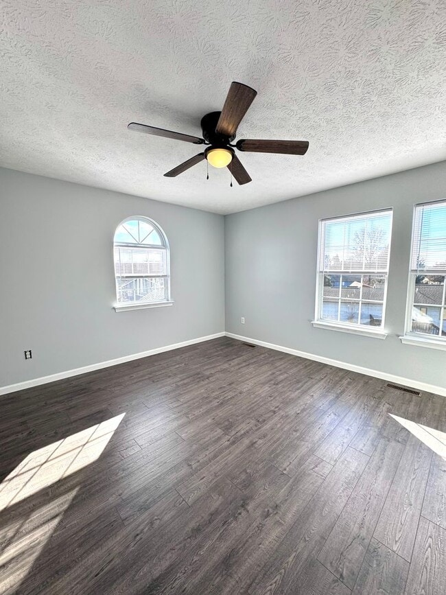 Building Photo - Beacon Hill Townhouse for Rent