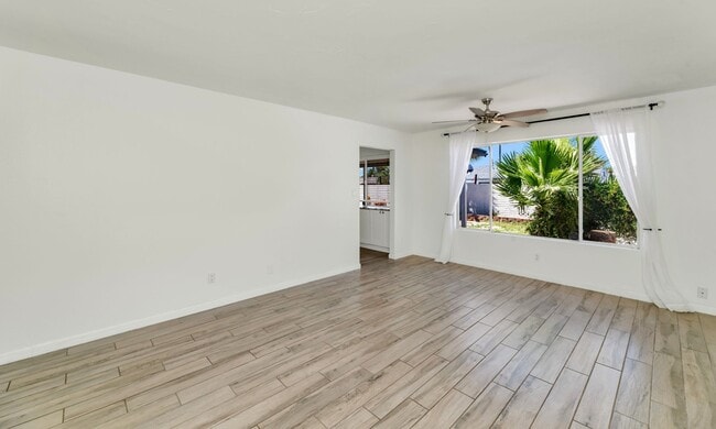 Building Photo - 3904 E Sahuaro Dr