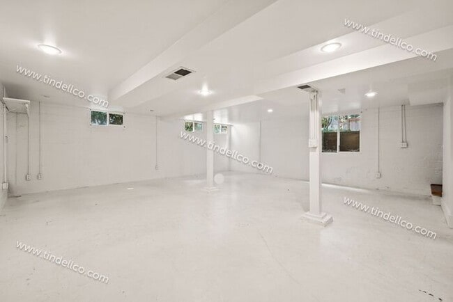 Building Photo - Modern Mediterranean 2 Bed/2 Bath with plenty of space - Pet Friendly!