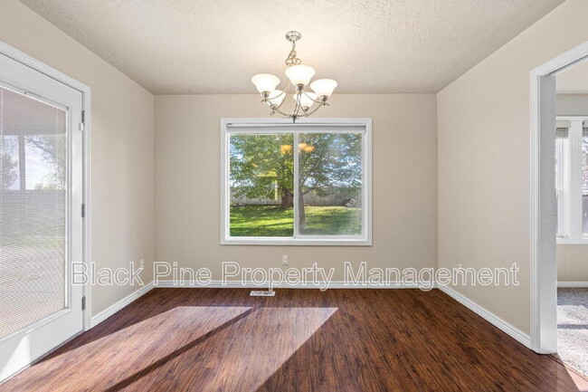 Building Photo - 4017 E Winterberry Dr
