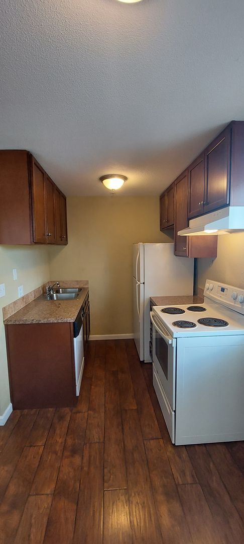 Building Photo - Lovely 1 Bedroom Apartment in the Lettered Streets District