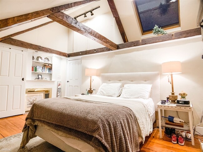 Building Photo - 306 Riverside Ave