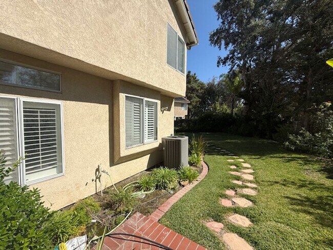 Building Photo - Over 3000 sq feet in Trabuco Canyon