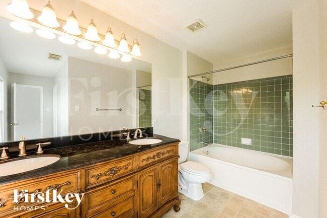 Building Photo - 5060 Viking Coral