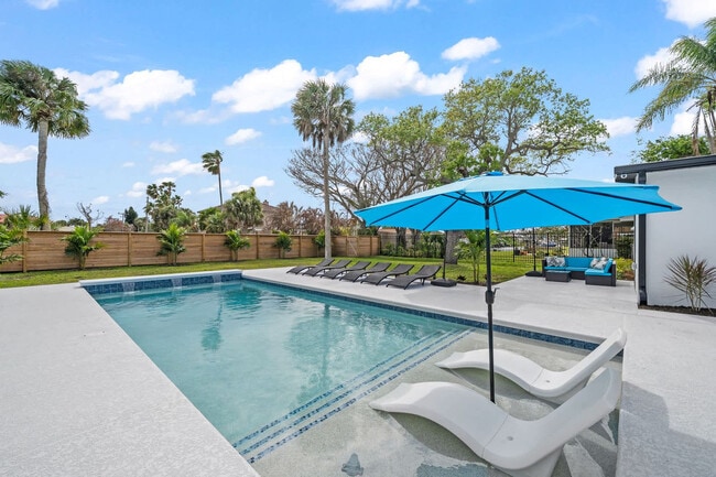 Building Photo - 115 Esther Dr