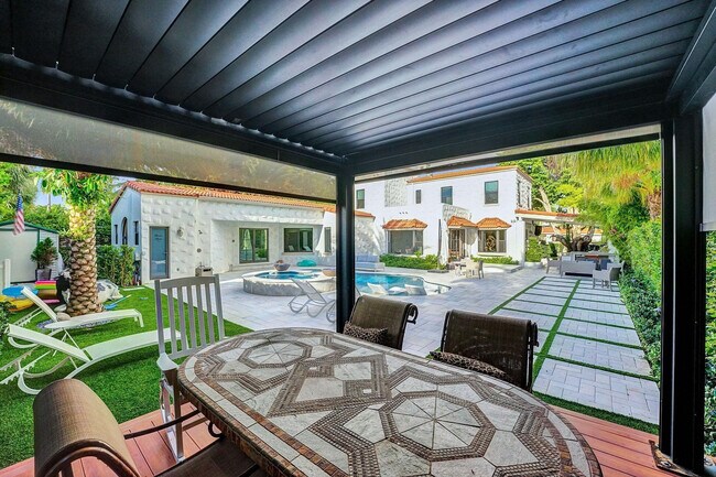 Building Photo - 614 Poinciana Dr