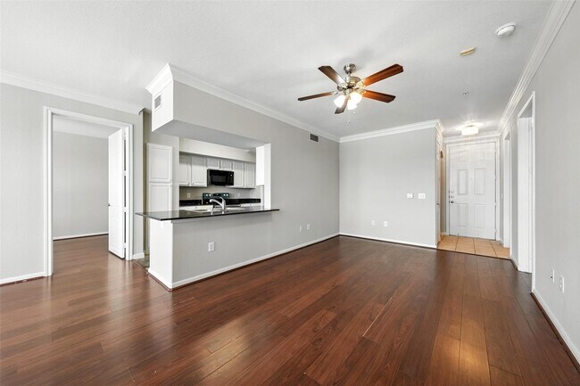 Building Photo - 7575 Kirby Dr