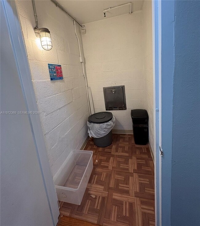 Building Photo - 2500 NE 135th St