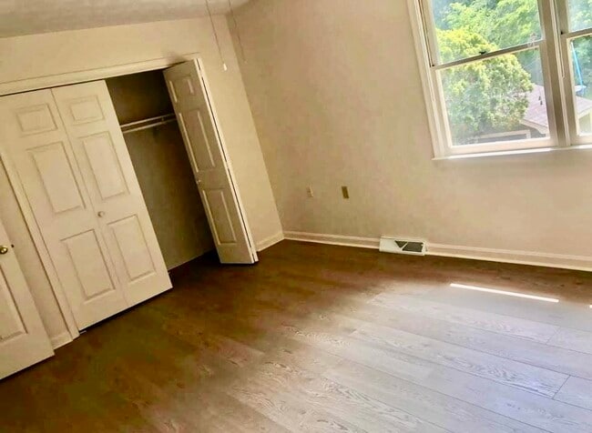 Building Photo - 2139 Harvest Dr