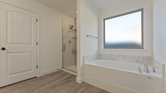 Building Photo - "Charming 3-Bed Oasis with Granite Touches & Cozy Fireplace in Bentonville!"