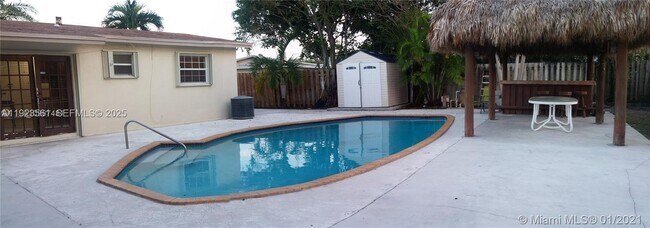 Building Photo - 17050 NW 81st Ave