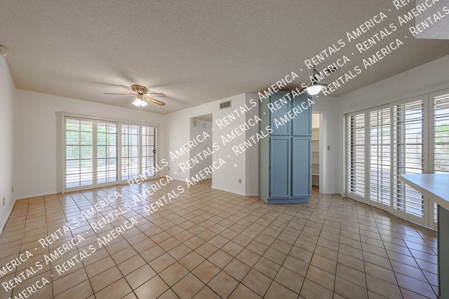 Building Photo - 5006 E Mesquite Wood Ct