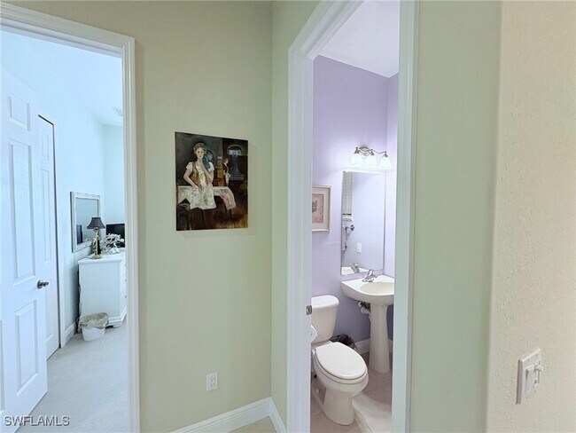 Building Photo - 4910 SW 17th Pl
