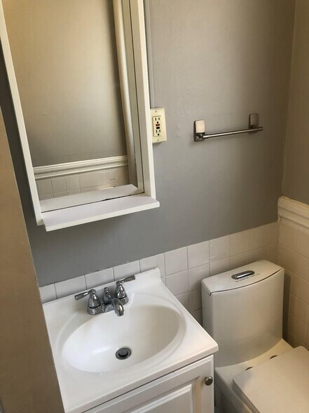 Building Photo - 20 Fordham Rd