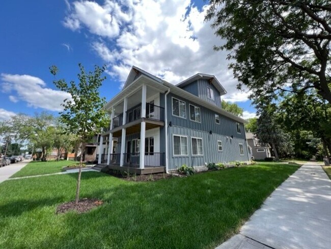 Building Photo - 1800 Como Ave SE