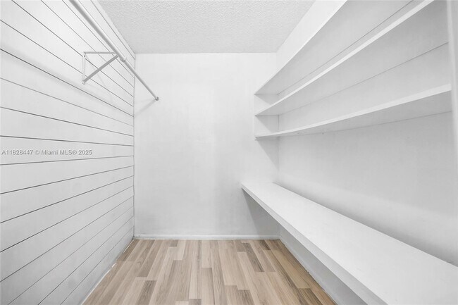Building Photo - 9999 Summerbreeze Dr