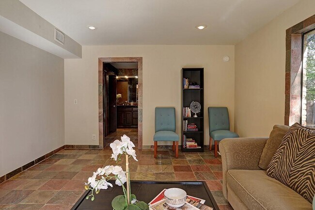 Building Photo - 10695 Pagewood Dr