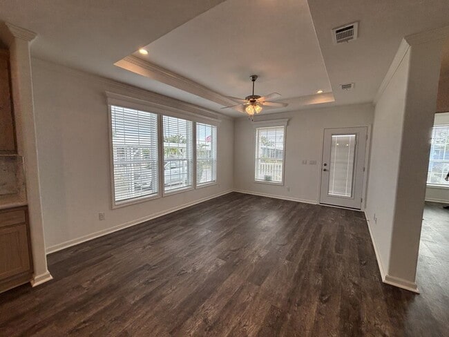 Building Photo - 925 W Sand Cay Ave