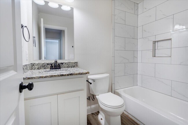 Building Photo - 230 E Johnson St