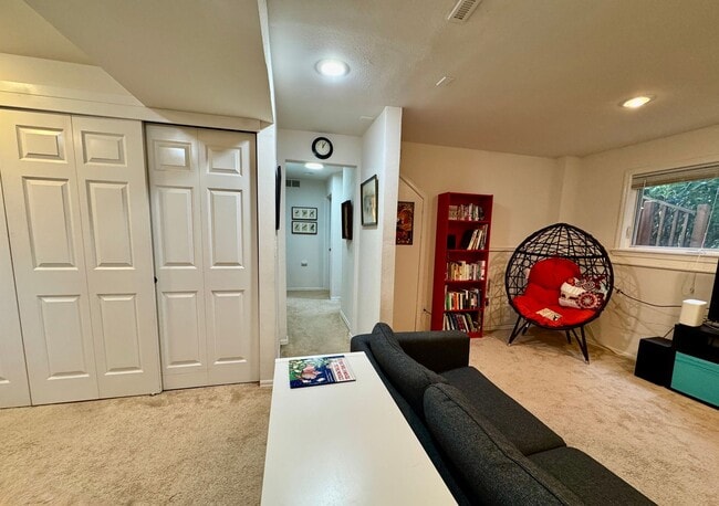 Building Photo - ***MOVE IN SPECIAL!!!*** Fully Furnished 4-bedroom, 2-bath home with Beautiful Backyard in Renton