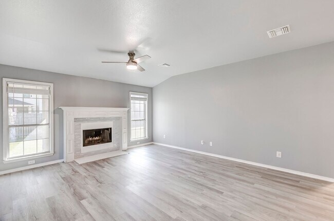 Building Photo - 113 W Deer Horn Pass