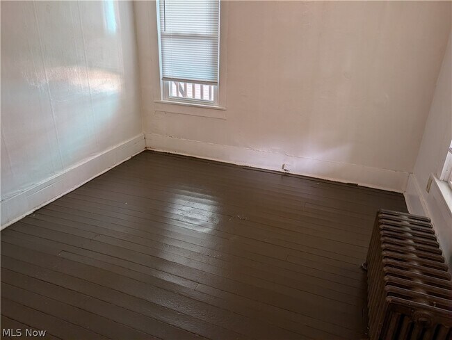 Building Photo - 339 Harris St