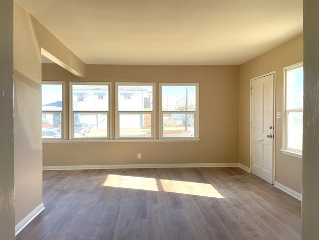 Building Photo - 462