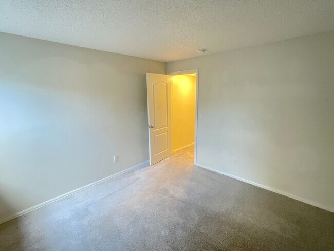 Building Photo - 4 Bedroom Townhome Available Near S Academy Blvd & E Fountain Blvd!