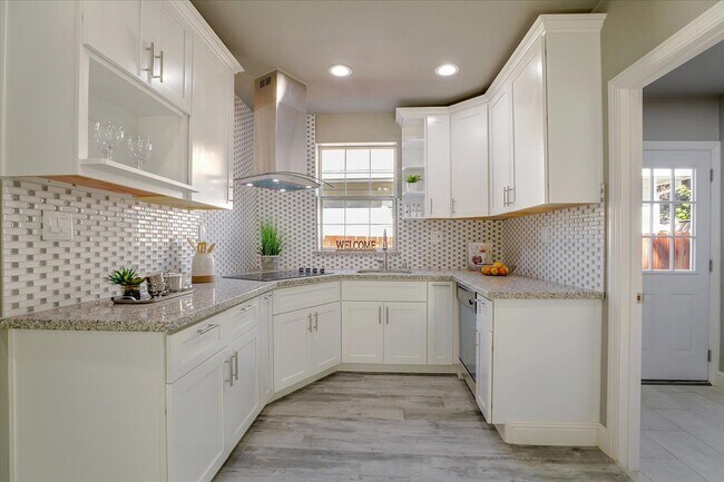 Building Photo - Adorable & Modern Remodeled Home, New floo...
