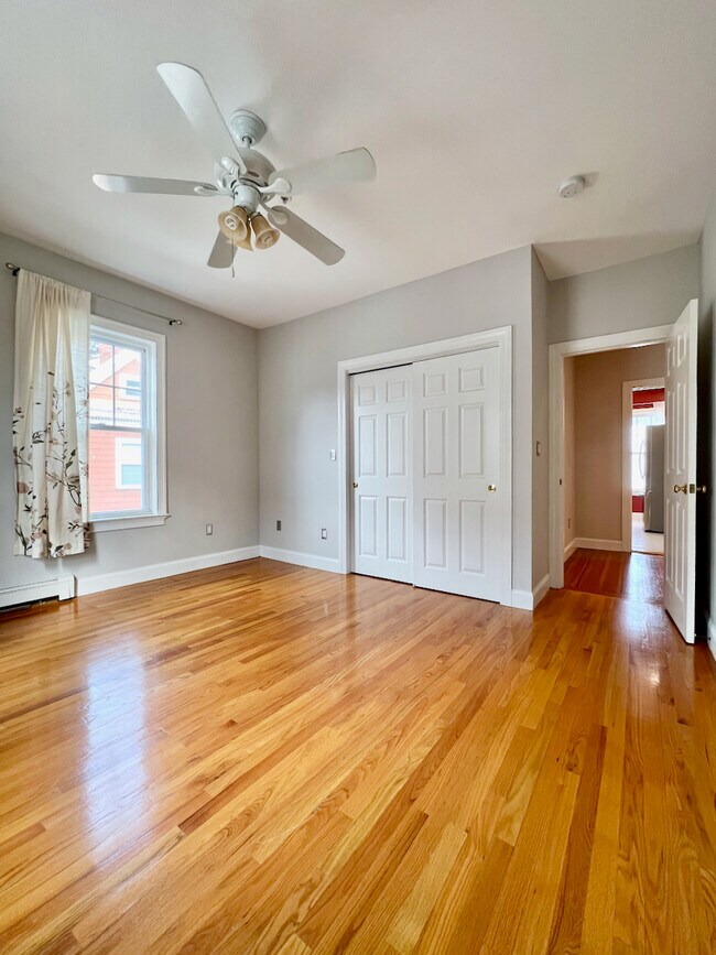 Building Photo - 102 Salem St