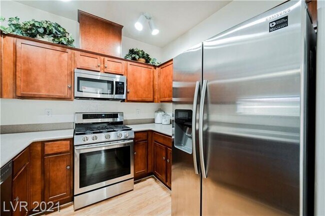 Building Photo - Beautiful townhouse for Rent!