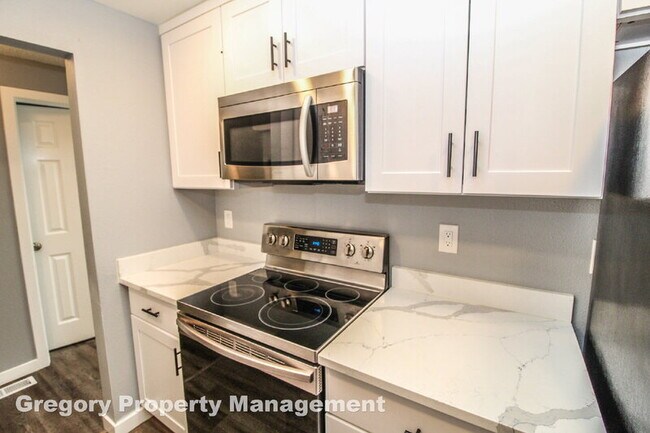 Building Photo - 9907 NE 124th St