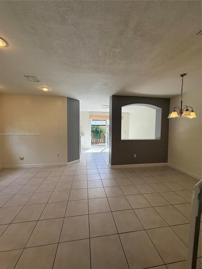 Building Photo - 15030 SW 9th Terrace