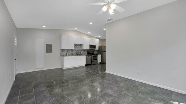 Building Photo - 542 Thorain Blvd