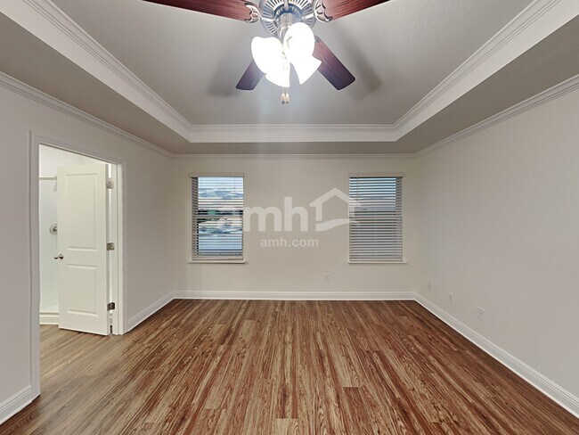 Building Photo - 1028 Sky Lks Dr
