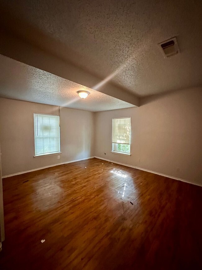 Building Photo - 3004-3006 K Avenue