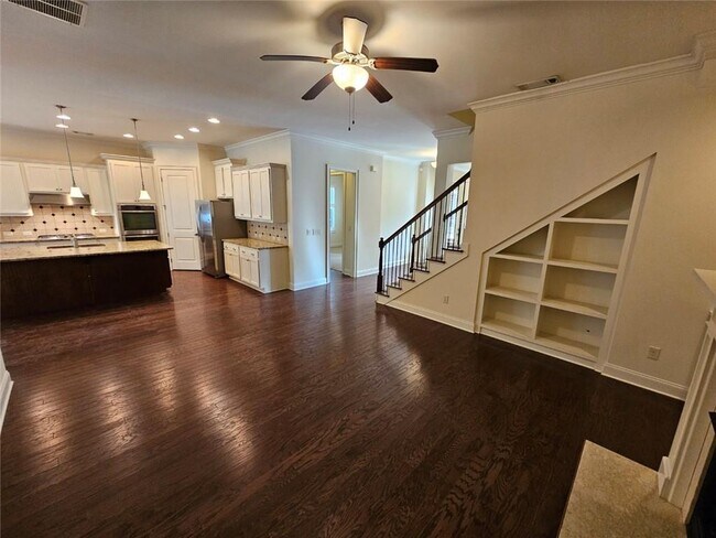 Building Photo - 2104 McFarlin Ln