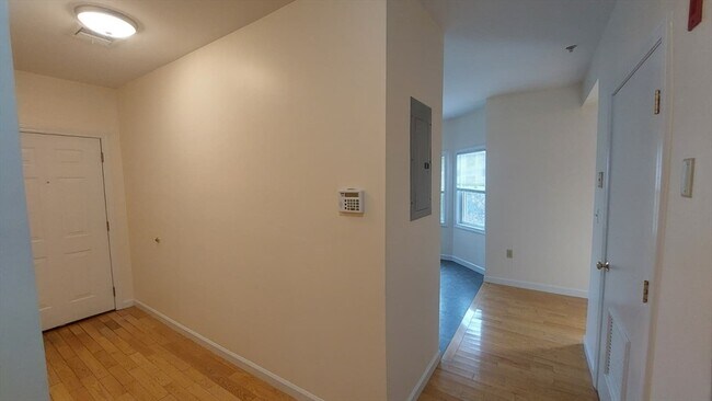 Building Photo - 49 Cedar St