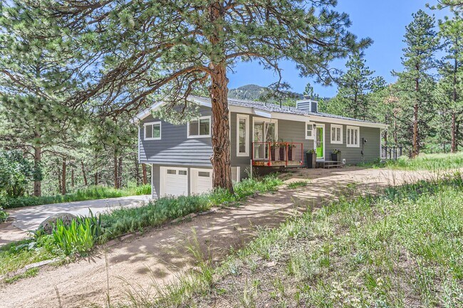 Building Photo - GORGEOUS 4BD/ 3BA MOUNTAIN HOME in Boulder, CO- Available 7/10/26!