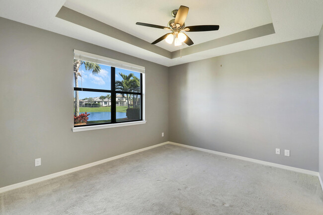 Building Photo - 633 SE Monet Dr