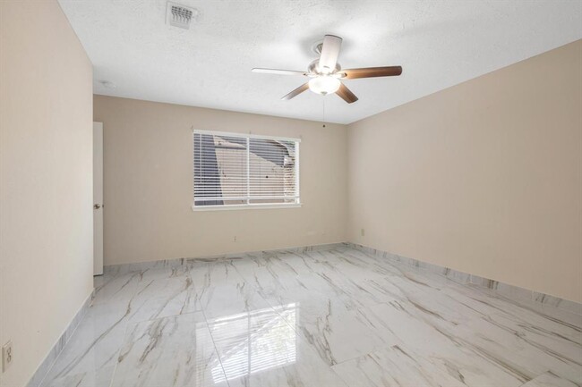 Building Photo - 7431 Ridgeberry Dr