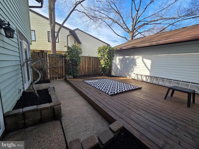 Building Photo - 1729 Leisure Way