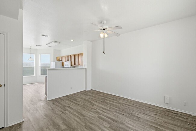 Building Photo - 2849 Southampton Way