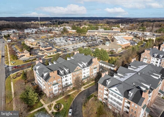 Building Photo - 5800 Clipper Ln