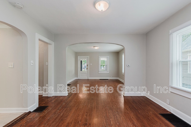 Building Photo - 6222 Kingsley Dr
