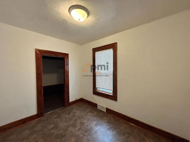 Building Photo - 207 N Woodland Ave