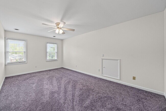 Building Photo - 132 Windsor Dr