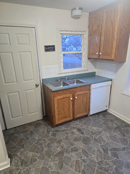 Building Photo - 30 Stanwood Dr