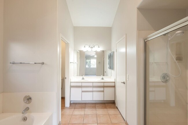 Building Photo - Stylish 3-Bedroom Home with Pool in Phoenix